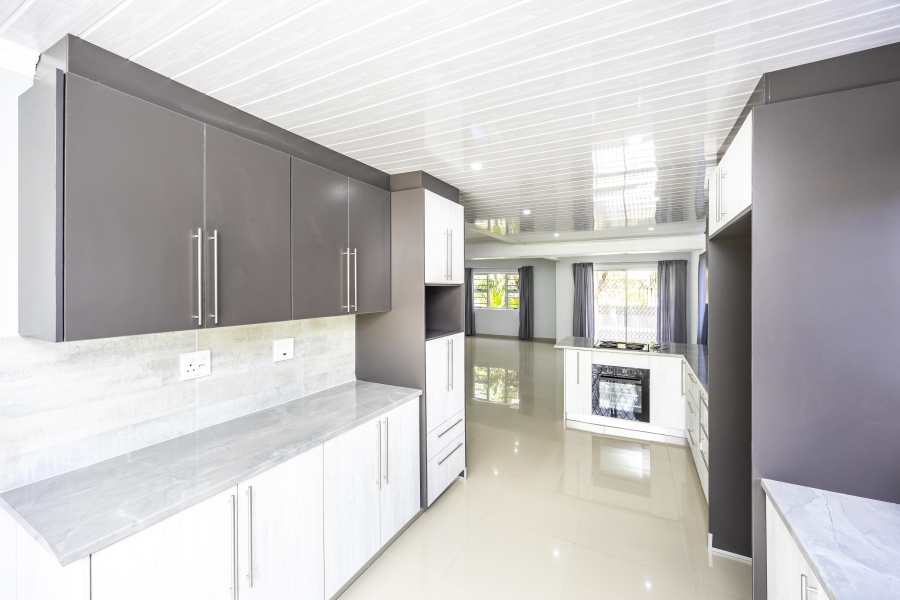 5 Bedroom Property for Sale in Sunnyridge Eastern Cape